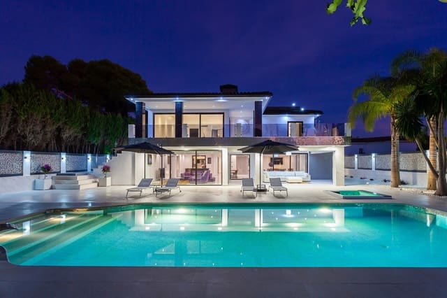 5 bedroom Villa for holiday rental in Los Monteros, Marbella with pool garage - € 20,000 (Ref: 6966470)