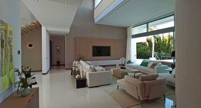 5 makuuhuone Huvila myytävänä paikassa Guadalmina Baja, Marbella mukana uima-altaan 
autotalli - 4 250 000 € (Ref: 6966472)