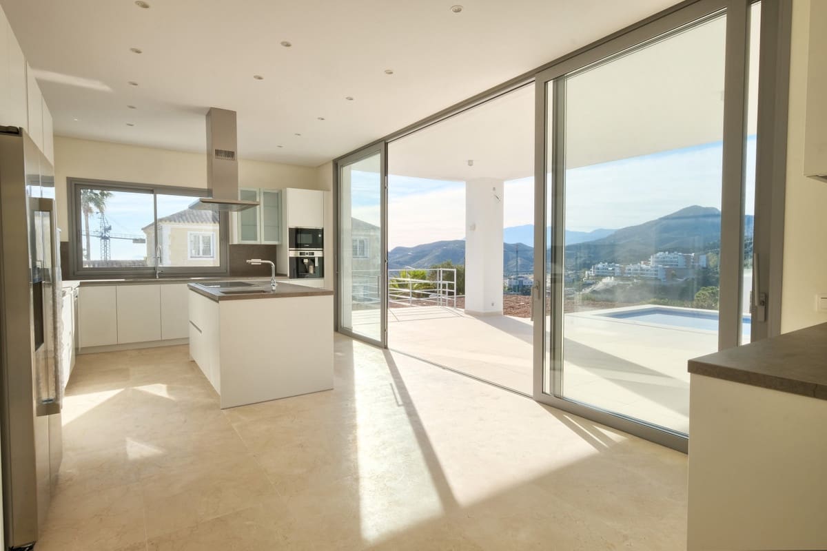 Chalet de 4 habitaciones en Benahavís en venta con piscina garaje - 2.400.000 € (Ref: 6983934)