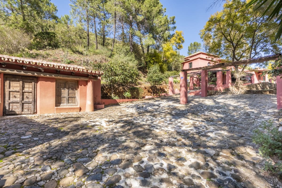 5 quarto Quinta/Casa Rural para venda em Benahavis com piscina garagem - 2 250 000 € (Ref: 7002124)