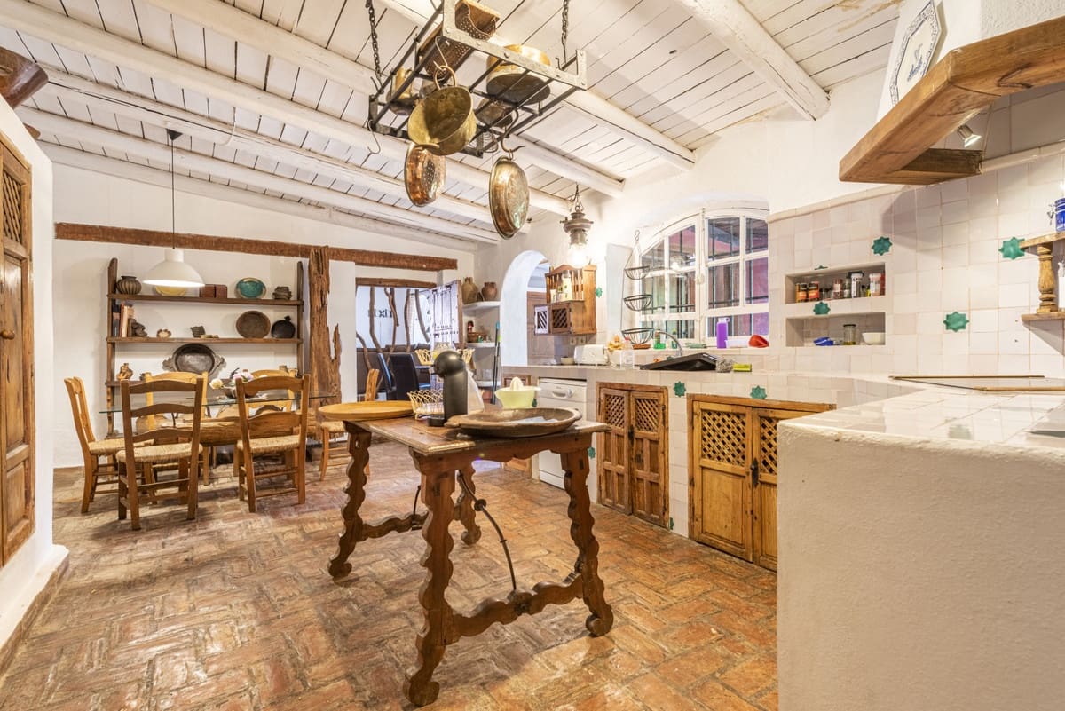 5 quarto Quinta/Casa Rural para venda em Benahavis com piscina garagem - 2 250 000 € (Ref: 7002124)