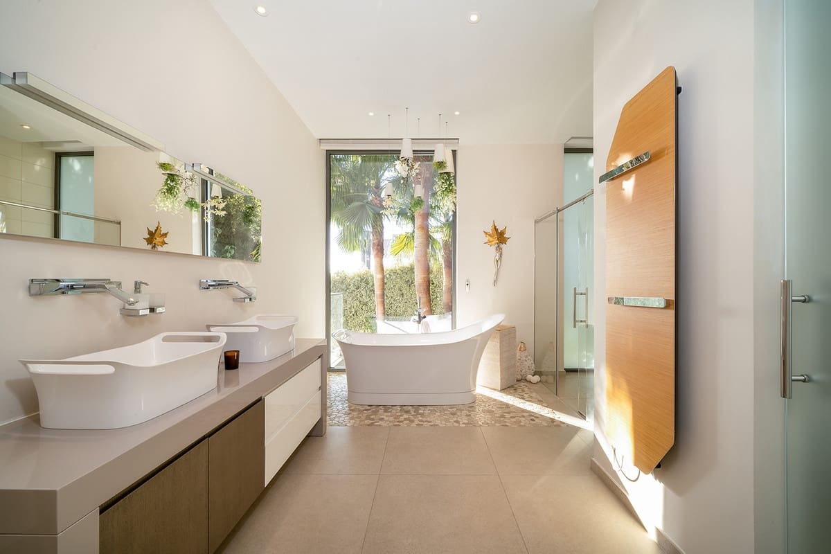 7 bedroom Villa for sale in Benahavis with pool garage - € 5,849,000 (Ref: 7047217)