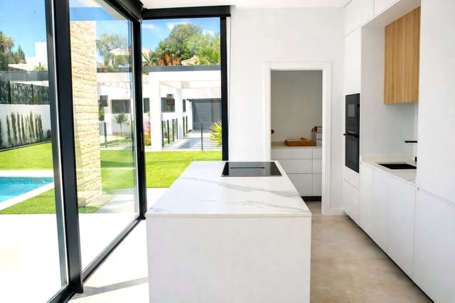 6 makuuhuone Huvila myytävänä paikassa Estepona mukana uima-altaan 
autotalli - 1 950 000 € (Ref: 7047218)