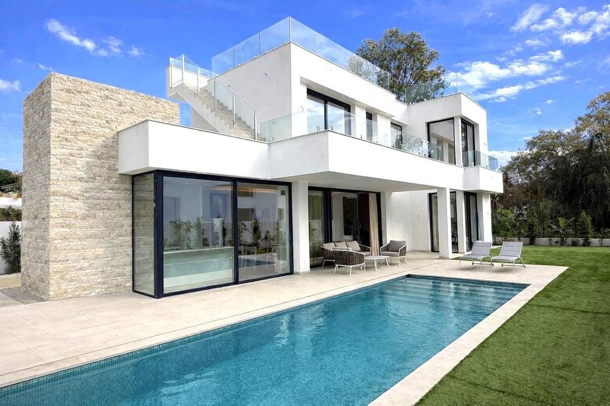 6 sovrum Villa till salu i New Golden Mile med pool garage - 1 950 000 € (Ref: 7047218)