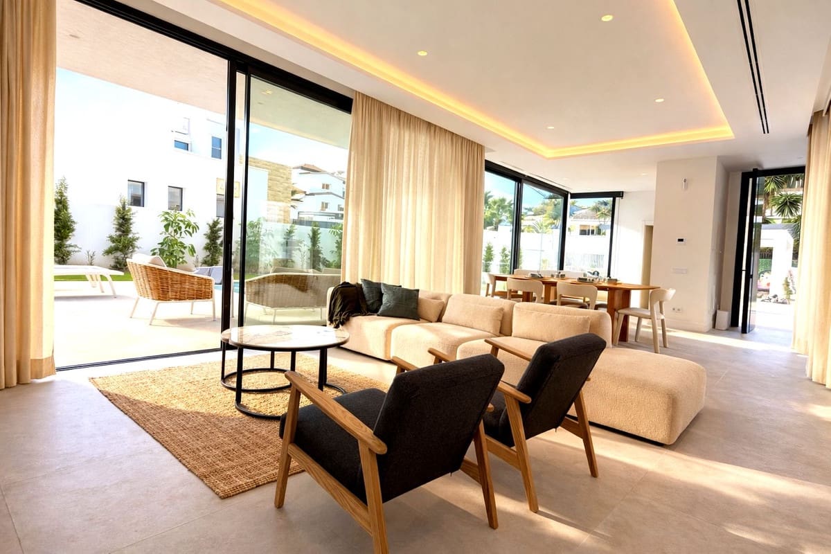 6 sovrum Villa till salu i New Golden Mile med pool garage - 1 950 000 € (Ref: 7047218)