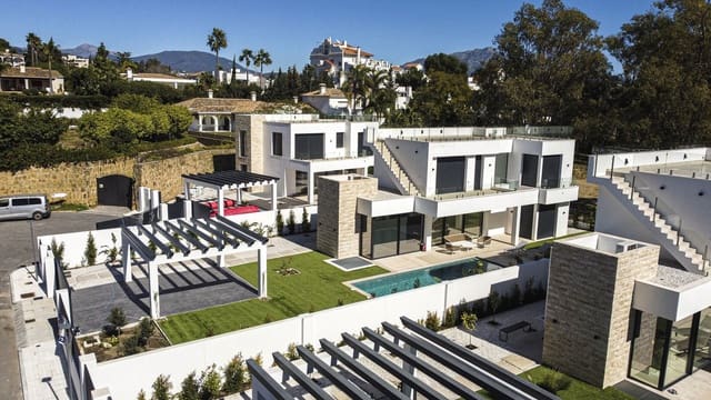 6 sypialnia Willa na sprzedaż w Nueva Atalaya, Estepona z basenem garażem - 1 950 000 € (Ref: 7047218)