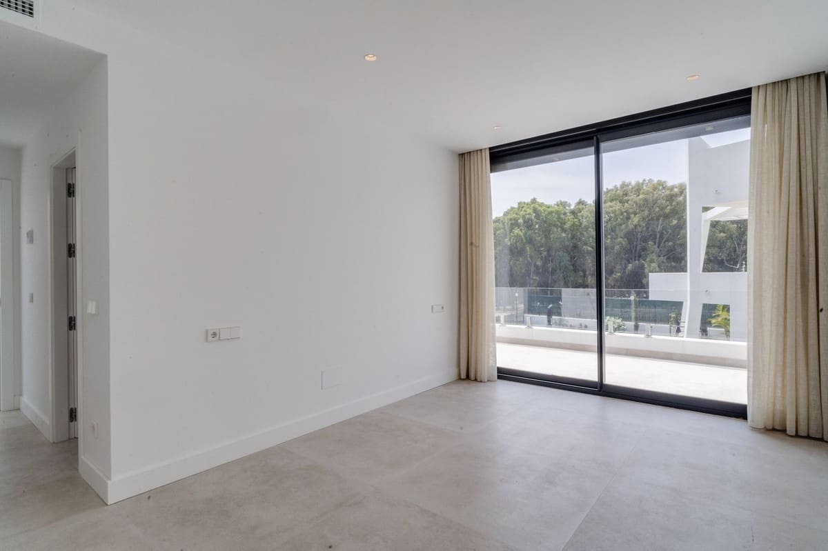 6 soverom Villa til salgs i New Golden Mile med svømmebasseng garasje - € 1 950 000 (Ref: 7049314)