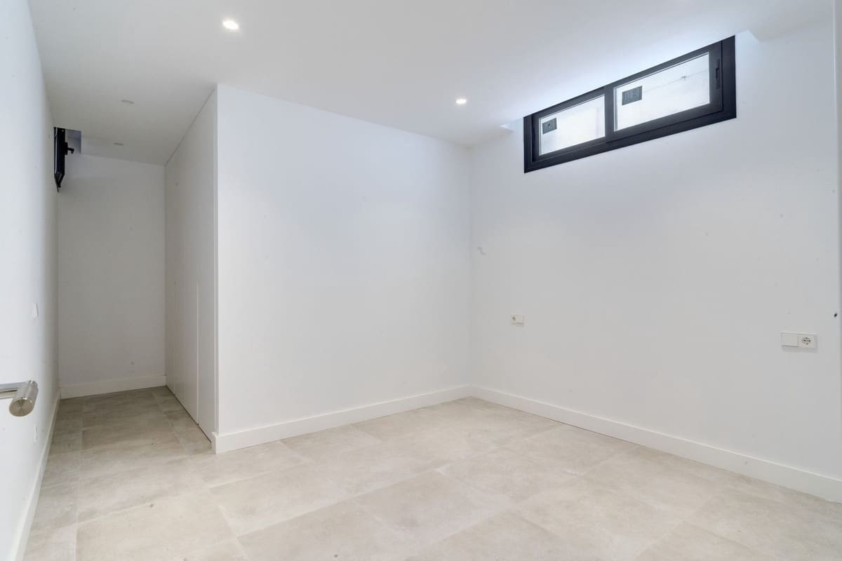 6 soverom Villa til salgs i New Golden Mile med svømmebasseng garasje - € 1 950 000 (Ref: 7049314)