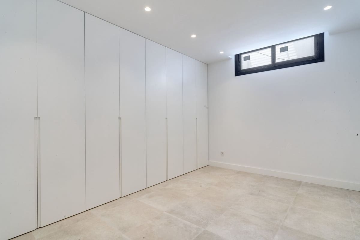 6 soverom Villa til salgs i New Golden Mile med svømmebasseng garasje - € 1 950 000 (Ref: 7049314)