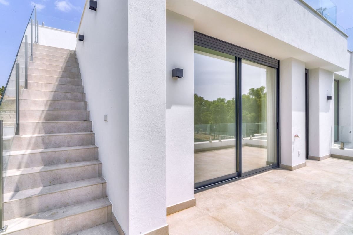 6 soverom Villa til salgs i New Golden Mile med svømmebasseng garasje - € 1 950 000 (Ref: 7049314)