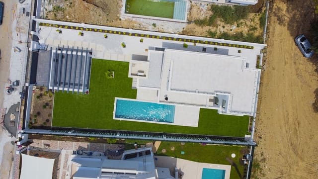 6 soveværelse Villa til salg i Nueva Atalaya, Estepona med swimmingpool garage - € 1.950.000 (Ref: 7049314)