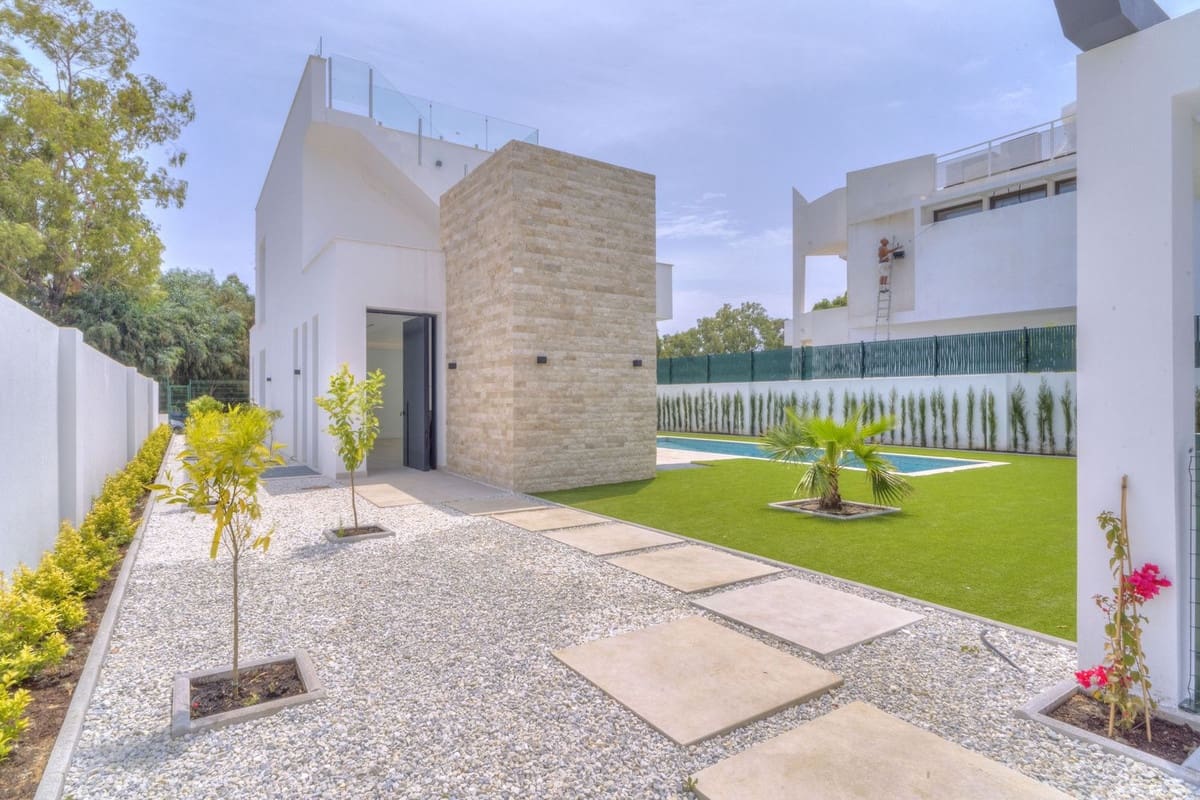 6 makuuhuone Huvila myytävänä paikassa New Golden Mile mukana uima-altaan 
autotalli - 1 950 000 € (Ref: 7049314)