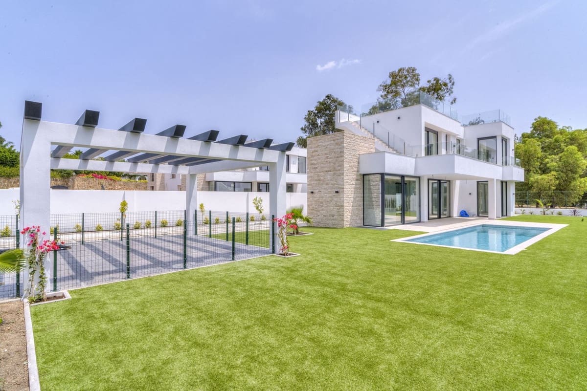 6 soveværelse Villa til salg i New Golden Mile med swimmingpool garage - € 1.950.000 (Ref: 7049314)