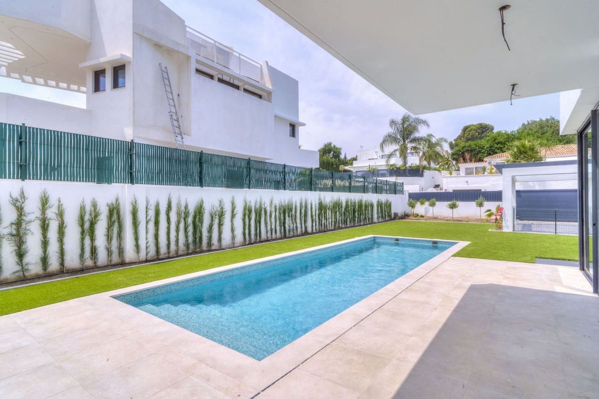 6 soveværelse Villa til salg i New Golden Mile med swimmingpool garage - € 1.950.000 (Ref: 7049314)