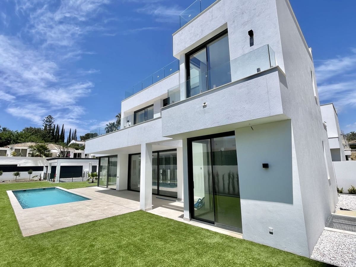 6 soveværelse Villa til salg i New Golden Mile med swimmingpool garage - € 1.950.000 (Ref: 7049314)