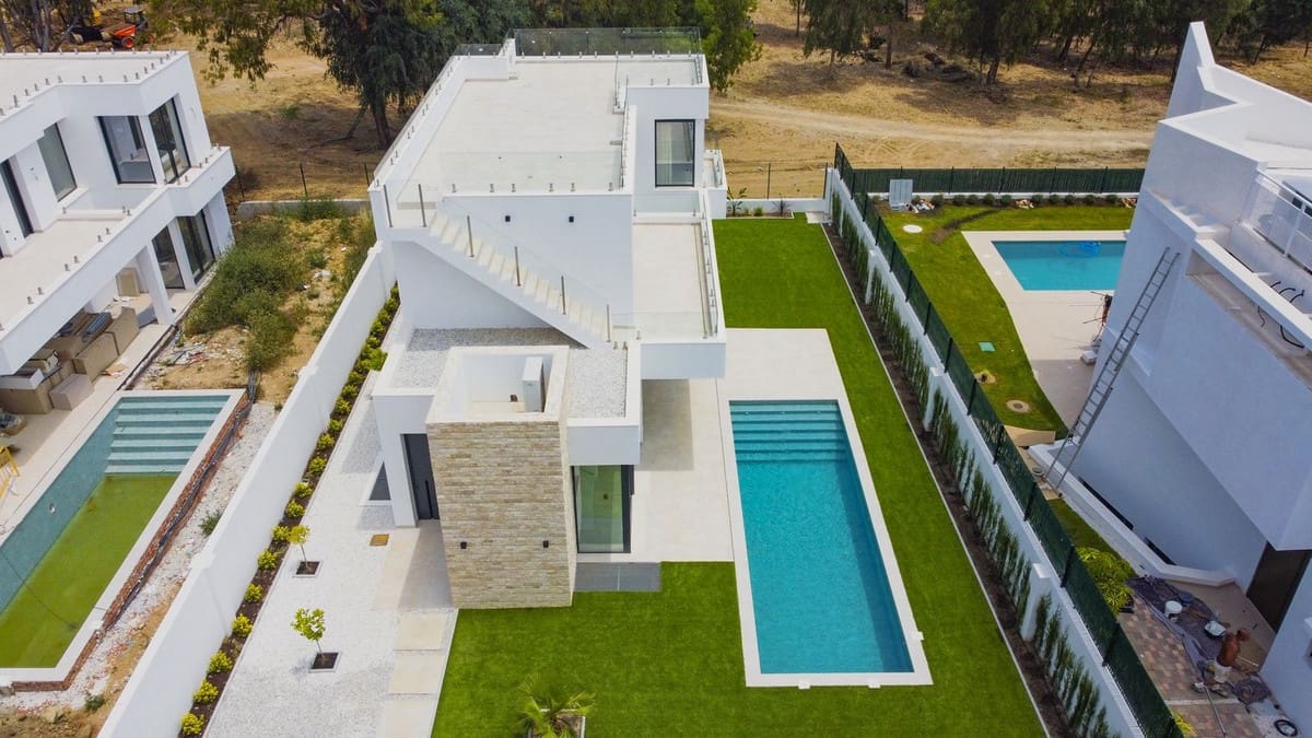 6 soveværelse Villa til salg i New Golden Mile med swimmingpool garage - € 1.950.000 (Ref: 7049314)