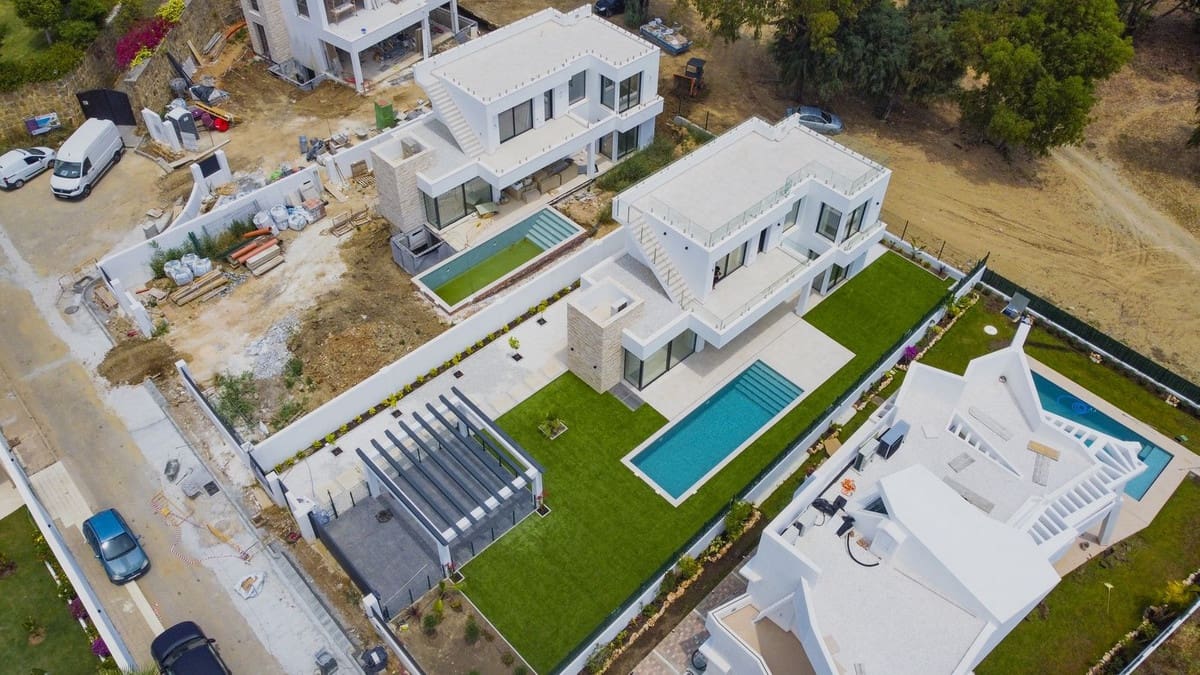 6 soveværelse Villa til salg i New Golden Mile med swimmingpool garage - € 1.950.000 (Ref: 7049314)