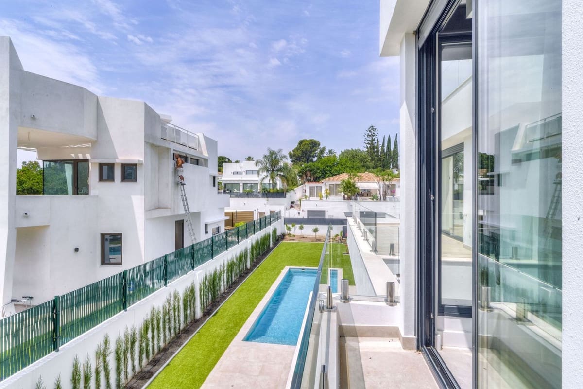 Chalet de 6 habitaciones en New Golden Mile en venta con piscina garaje - 1.950.000 € (Ref: 7049314)