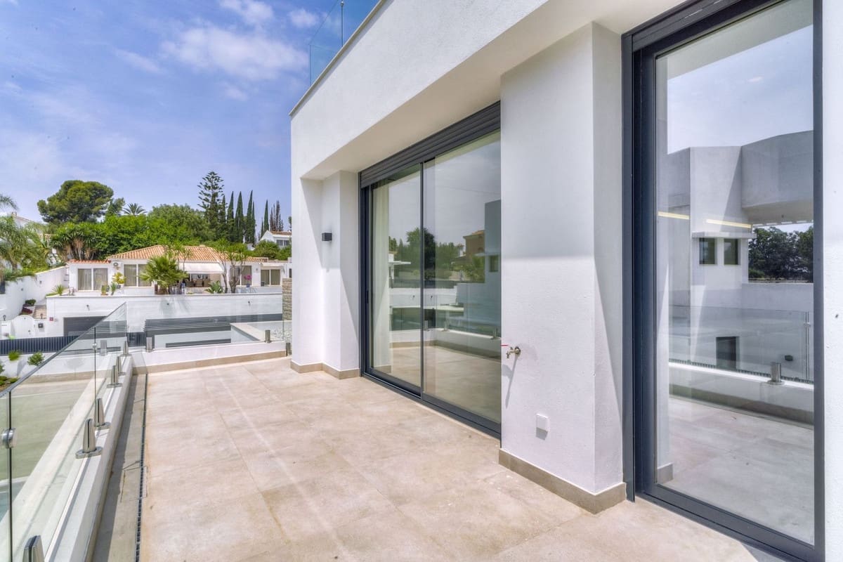 Chalet de 6 habitaciones en New Golden Mile en venta con piscina garaje - 1.950.000 € (Ref: 7049314)