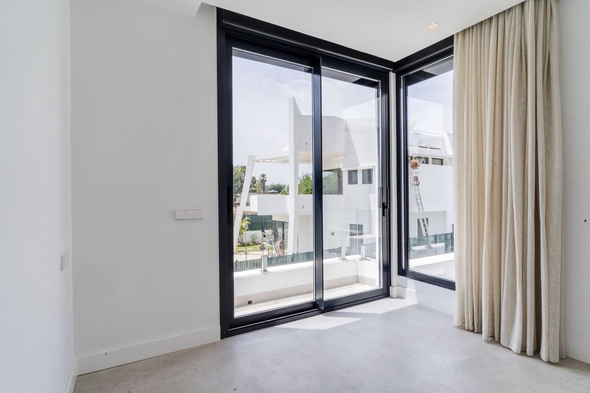 Chalet de 6 habitaciones en New Golden Mile en venta con piscina garaje - 1.950.000 € (Ref: 7049314)