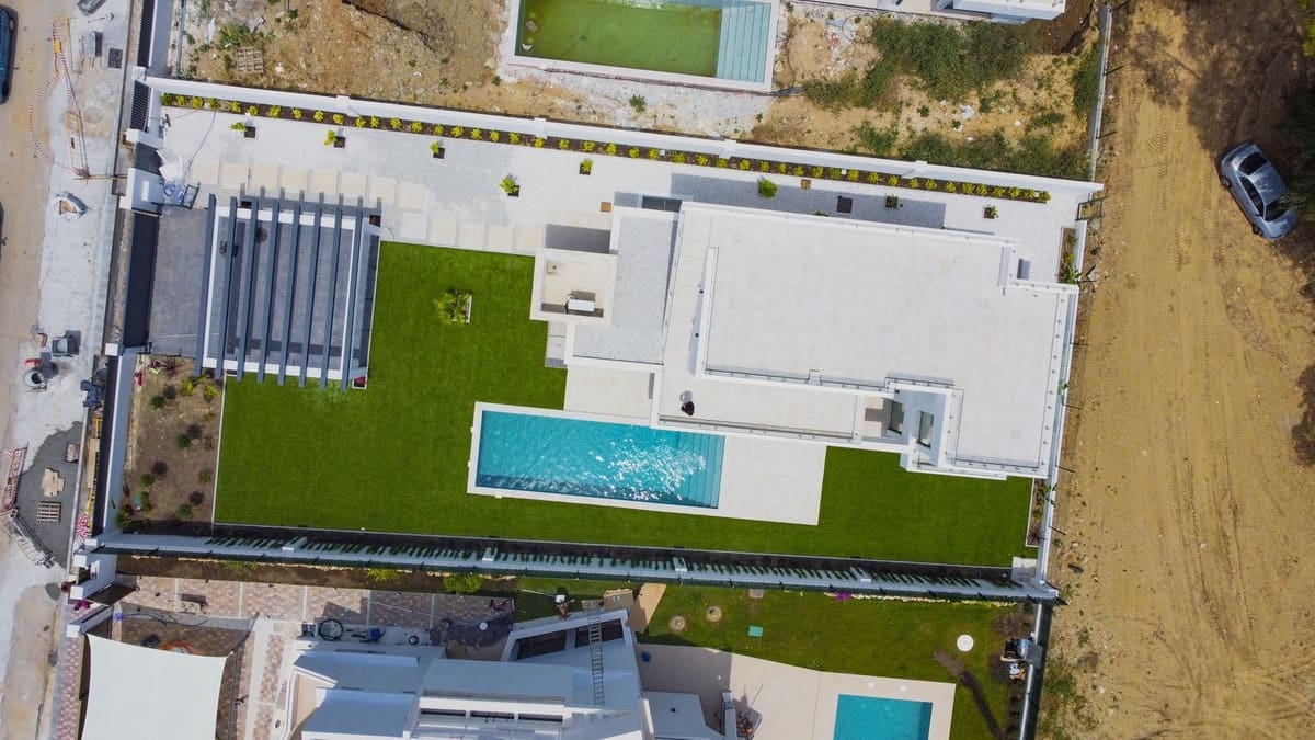 Chalet de 6 habitaciones en New Golden Mile en venta con piscina garaje - 1.950.000 € (Ref: 7049314)