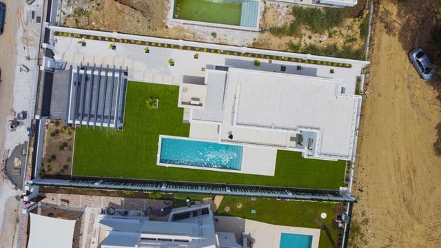 6 bedroom Villa for sale in Nueva Atalaya, Estepona with pool garage - € 1,950,000 (Ref: 7049314)