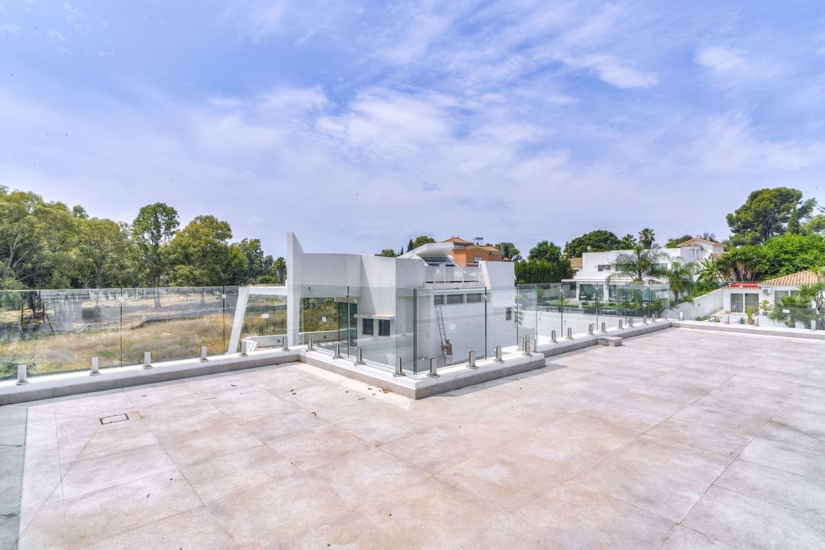 Chalet de 6 habitaciones en New Golden Mile en venta con piscina garaje - 1.950.000 € (Ref: 7049314)