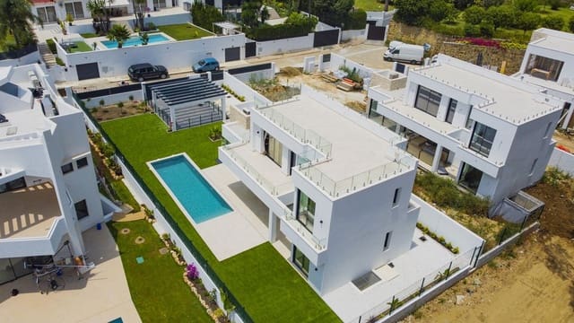 6 bedroom Villa for sale in Nueva Atalaya, Estepona with pool garage - € 1,950,000 (Ref: 7049314)