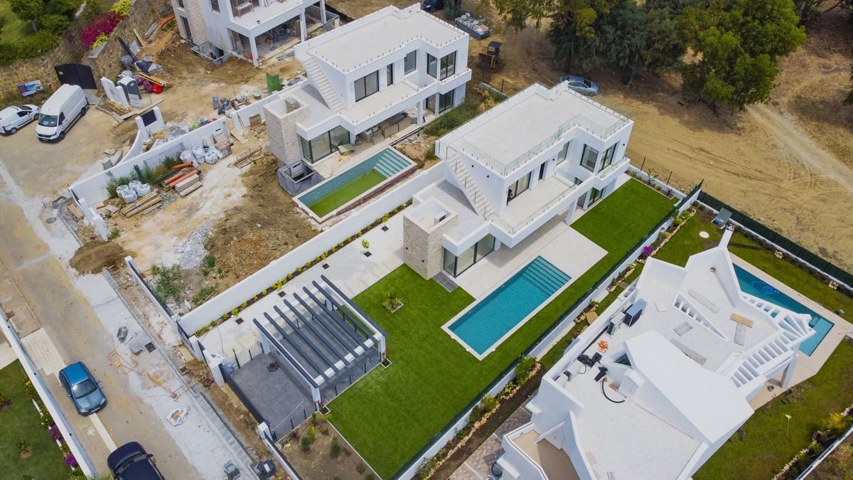 Chalet de 6 habitaciones en New Golden Mile en venta con piscina garaje - 1.950.000 € (Ref: 7049314)