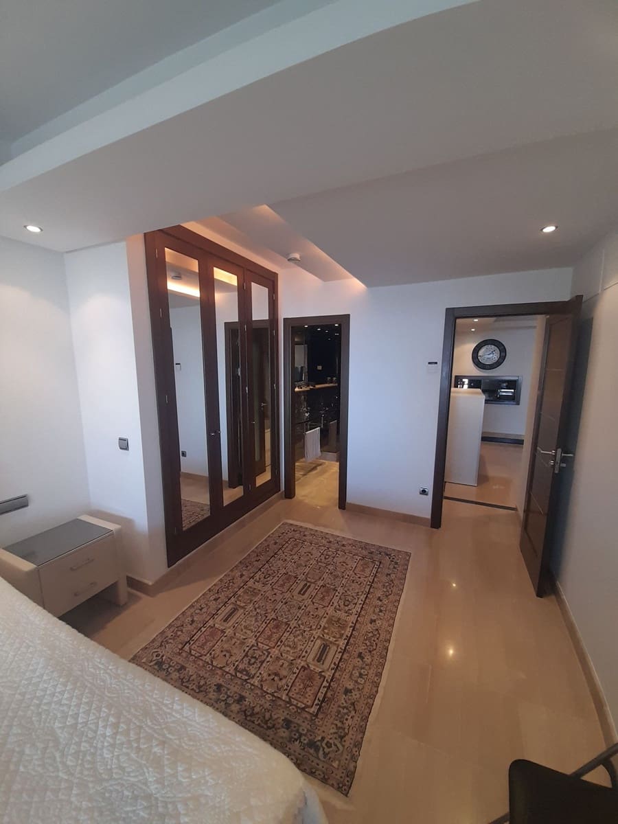 2 bedroom Beach Apartment for sale in New Golden Mile with pool garage - € 560,000 (Ref: 7052945)