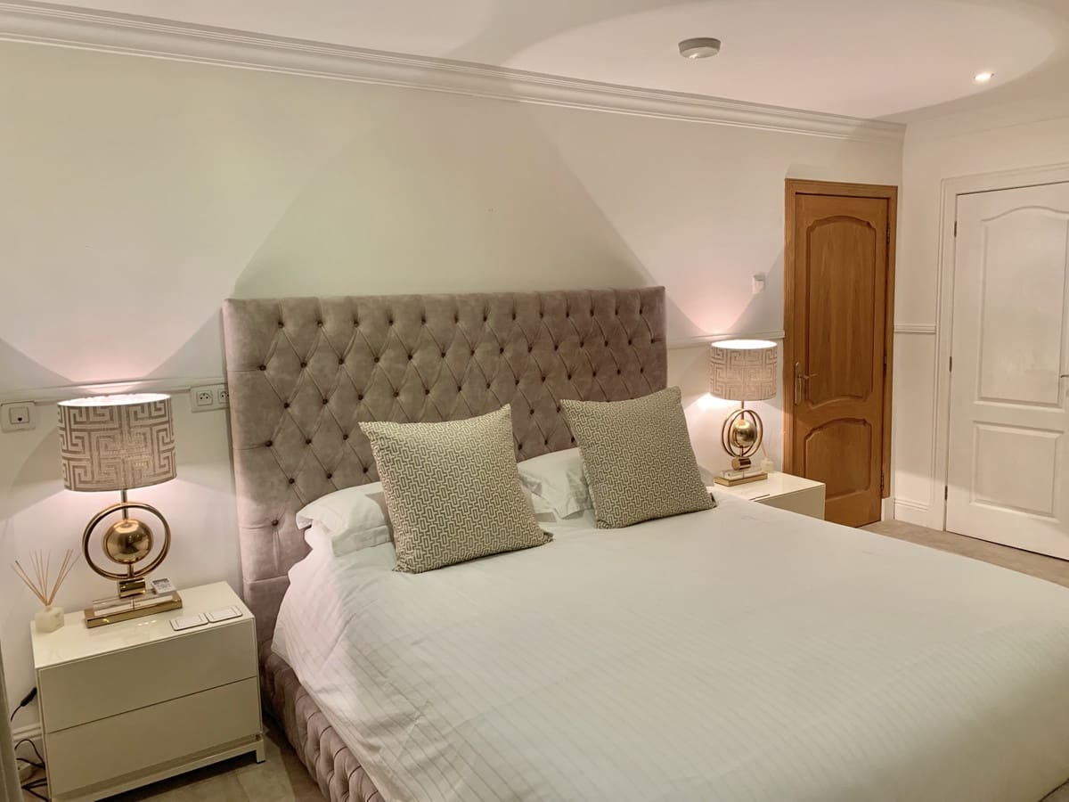   4 soveværelse   ferieVilla i Elviria   med   swimmingpool  garage  - € 2.600 (Ref: 7052946)