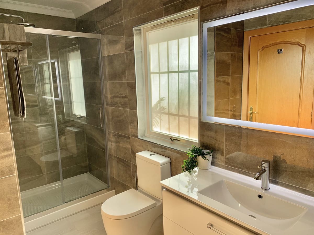   4 soveværelse   ferieVilla i Elviria   med   swimmingpool  garage  - € 2.600 (Ref: 7052946)