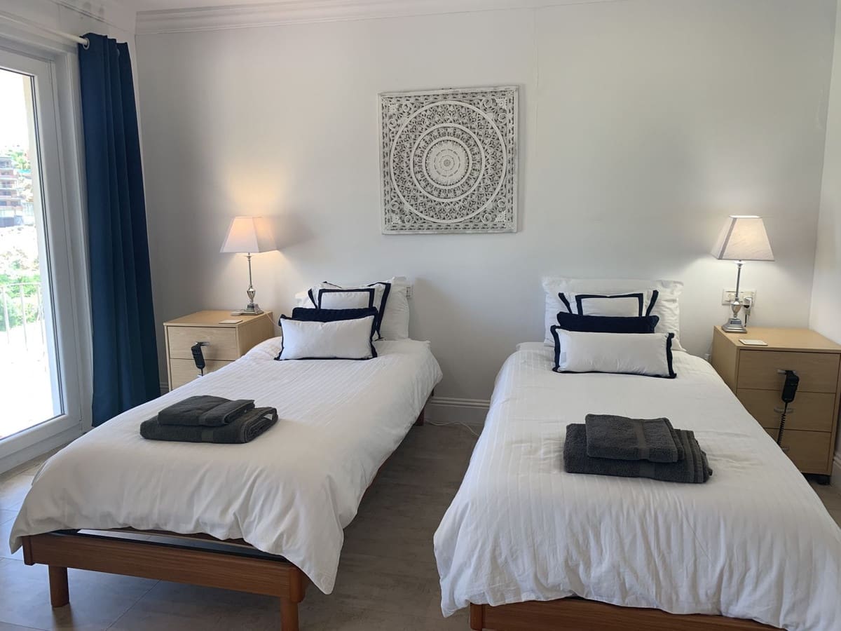   4 soveværelse   ferieVilla i Elviria   med   swimmingpool  garage  - € 2.600 (Ref: 7052946)