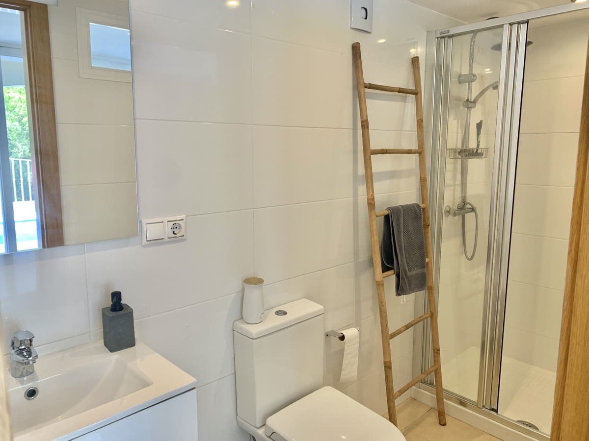   4 soveværelse   ferieVilla i Elviria   med   swimmingpool  garage  - € 2.600 (Ref: 7052946)