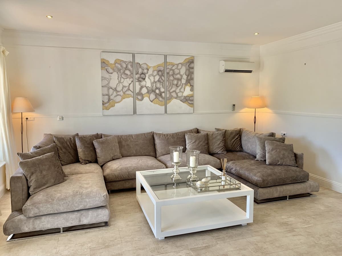   4 soveværelse   ferieVilla i Elviria   med   swimmingpool  garage  - € 2.600 (Ref: 7052946)