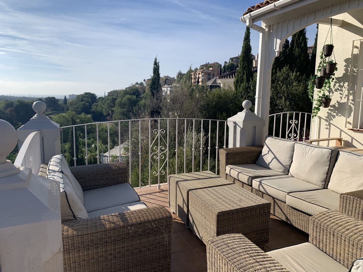   4 soveværelse   ferieVilla i Elviria   med   swimmingpool  garage  - € 2.600 (Ref: 7052946)