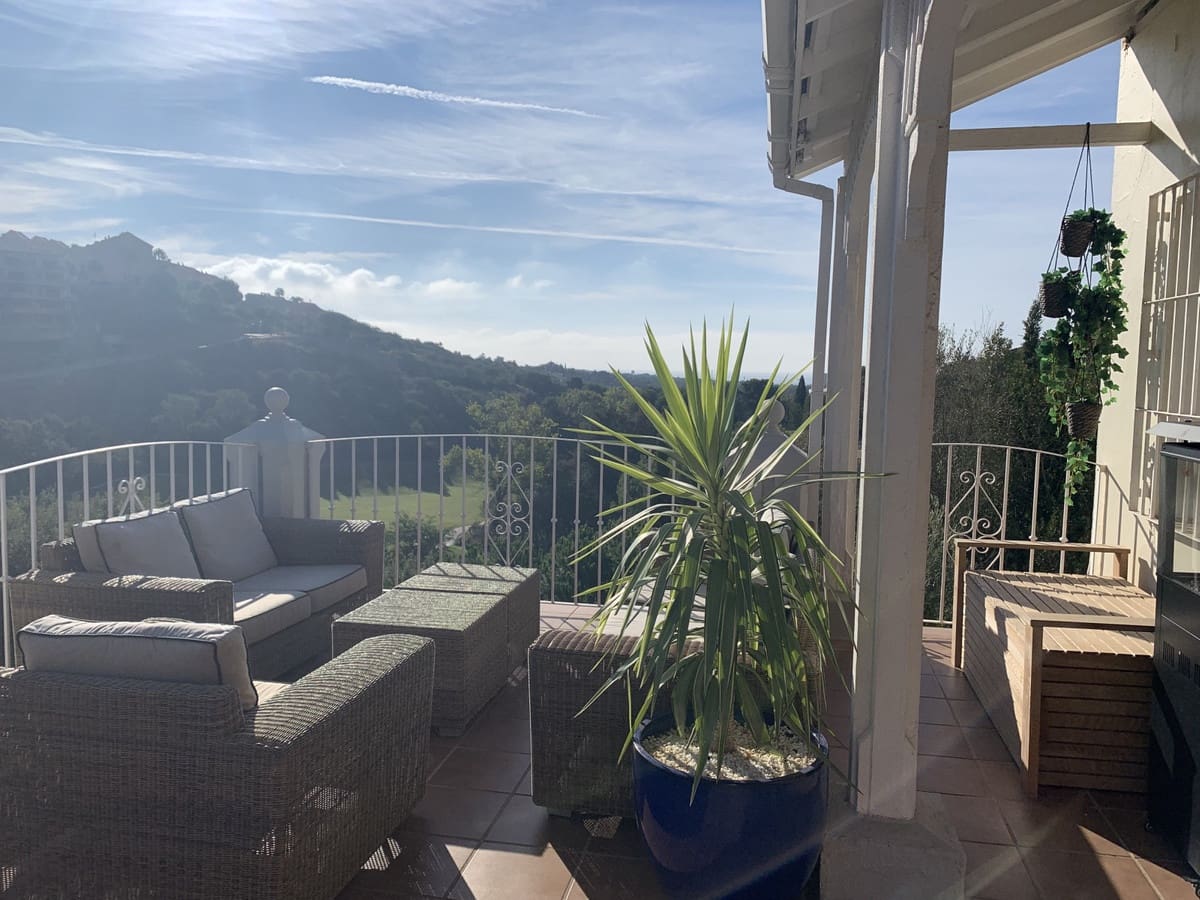   4 soveværelse   ferieVilla i Elviria   med   swimmingpool  garage  - € 2.600 (Ref: 7052946)