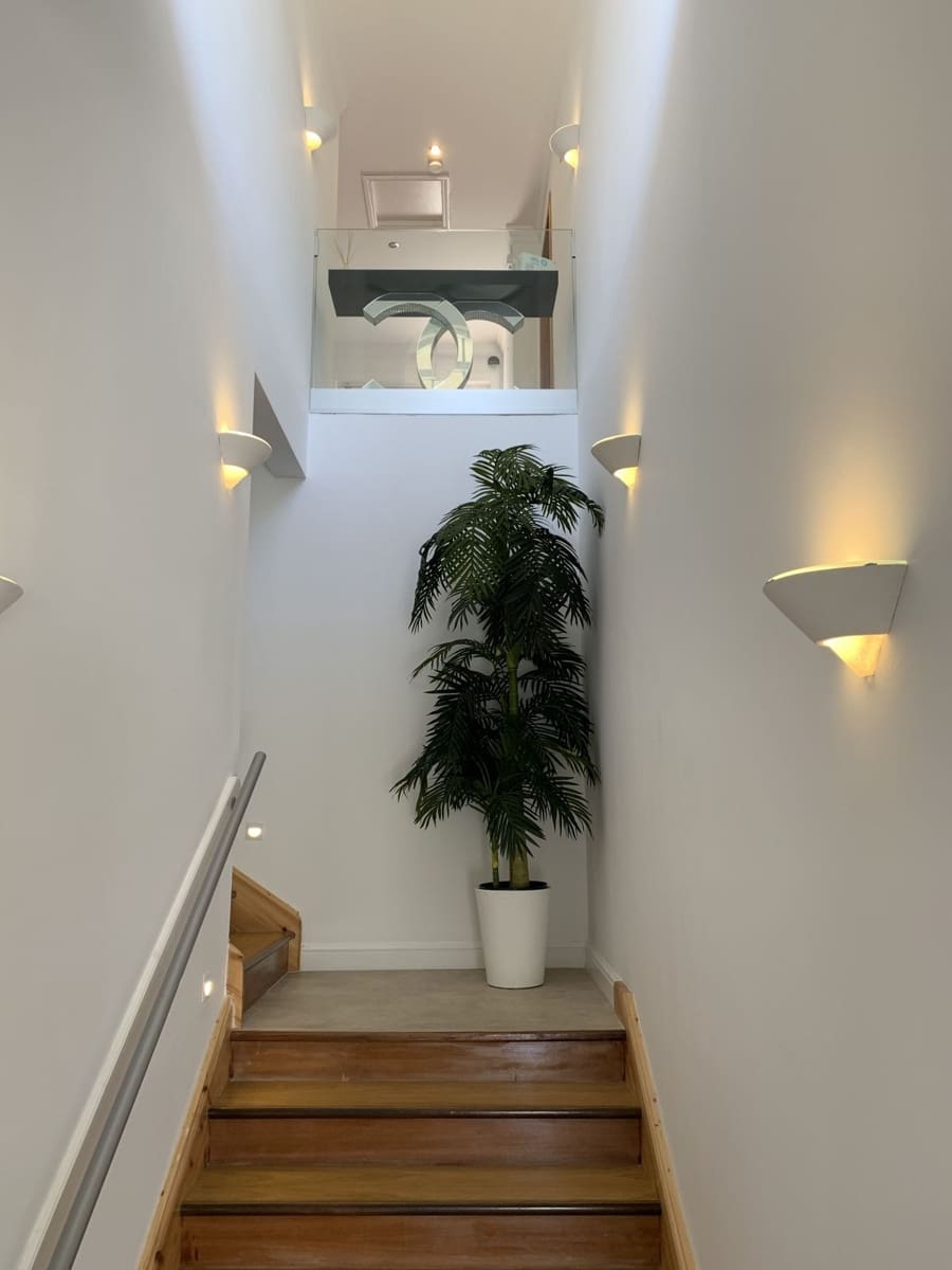   4 soveværelse   ferieVilla i Elviria   med   swimmingpool  garage  - € 2.600 (Ref: 7052946)