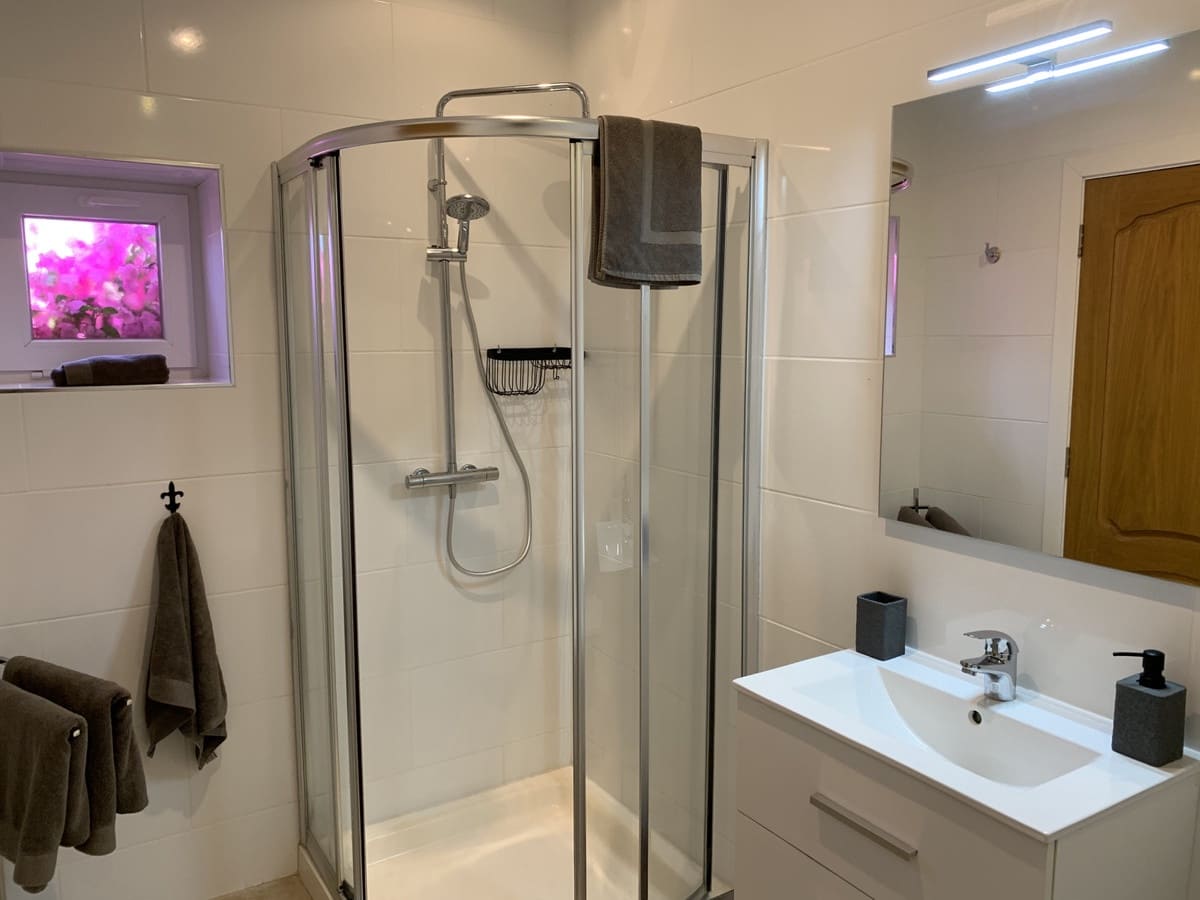   4 soveværelse   ferieVilla i Elviria   med   swimmingpool  garage  - € 2.600 (Ref: 7052946)