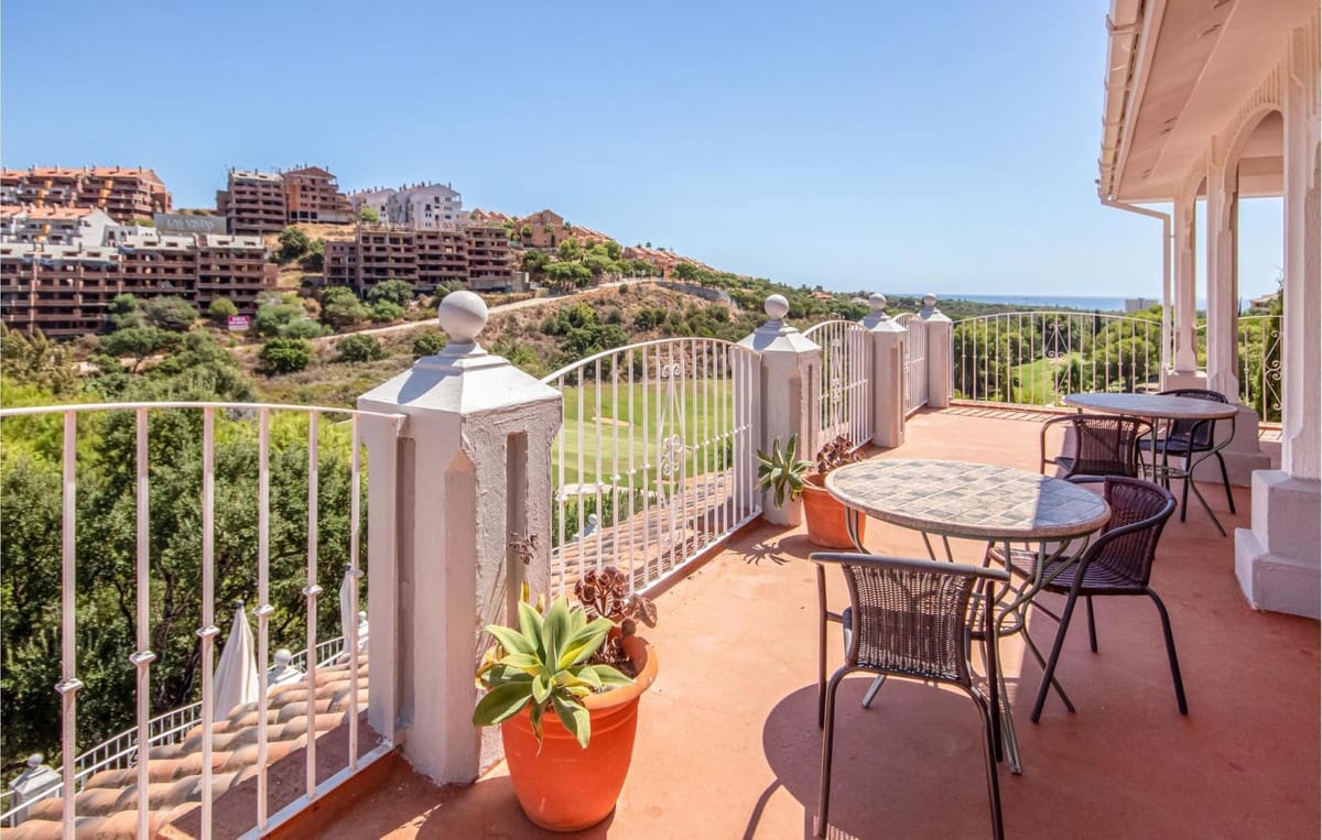   4 soveværelse   ferieVilla i Elviria   med   swimmingpool  garage  - € 2.600 (Ref: 7052946)