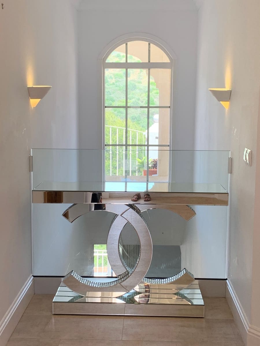   4 soveværelse   ferieVilla i Elviria   med   swimmingpool  garage  - € 2.600 (Ref: 7052946)