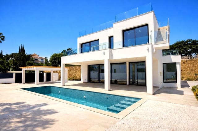 Chalet de 6 habitaciones en Nueva Atalaya, Estepona en venta con piscina garaje - 2.100.000 € (Ref: 7057211)