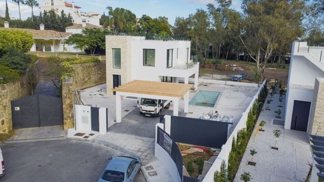 6 sypialnia Willa na sprzedaż w Nueva Atalaya, Estepona z basenem garażem - 2 100 000 € (Ref: 7057211)