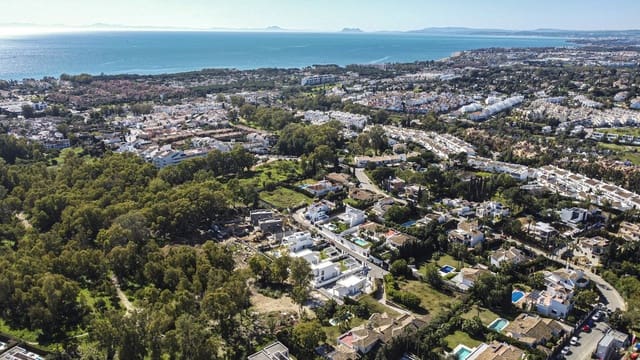 6 soverom Villa til salgs i Nueva Atalaya, Estepona med svømmebasseng garasje - € 2 100 000 (Ref: 7057211)