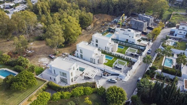 6 sovrum Villa till salu i Nueva Atalaya, Estepona med pool garage - 2 100 000 € (Ref: 7057211)