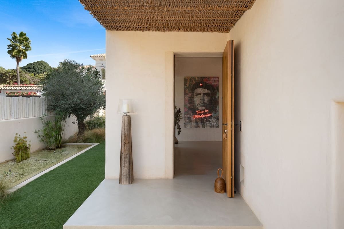 4 bedroom Villa for sale in Marbesa with garage - € 3,695,000 (Ref: 7212152)