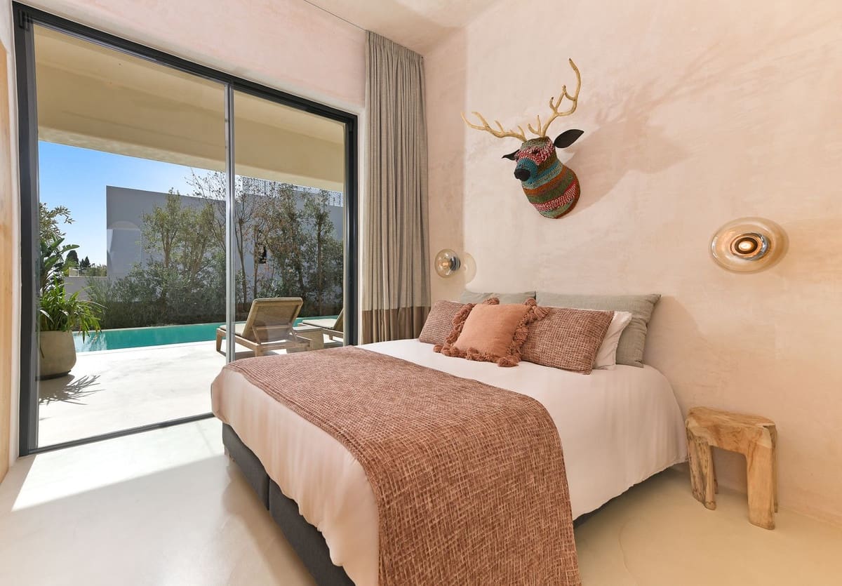 4 bedroom Villa for sale in Marbesa with garage - € 3,695,000 (Ref: 7212152)