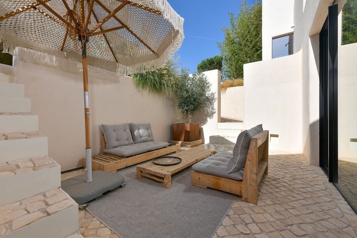 4 bedroom Villa for sale in Marbesa with garage - € 3,695,000 (Ref: 7212152)