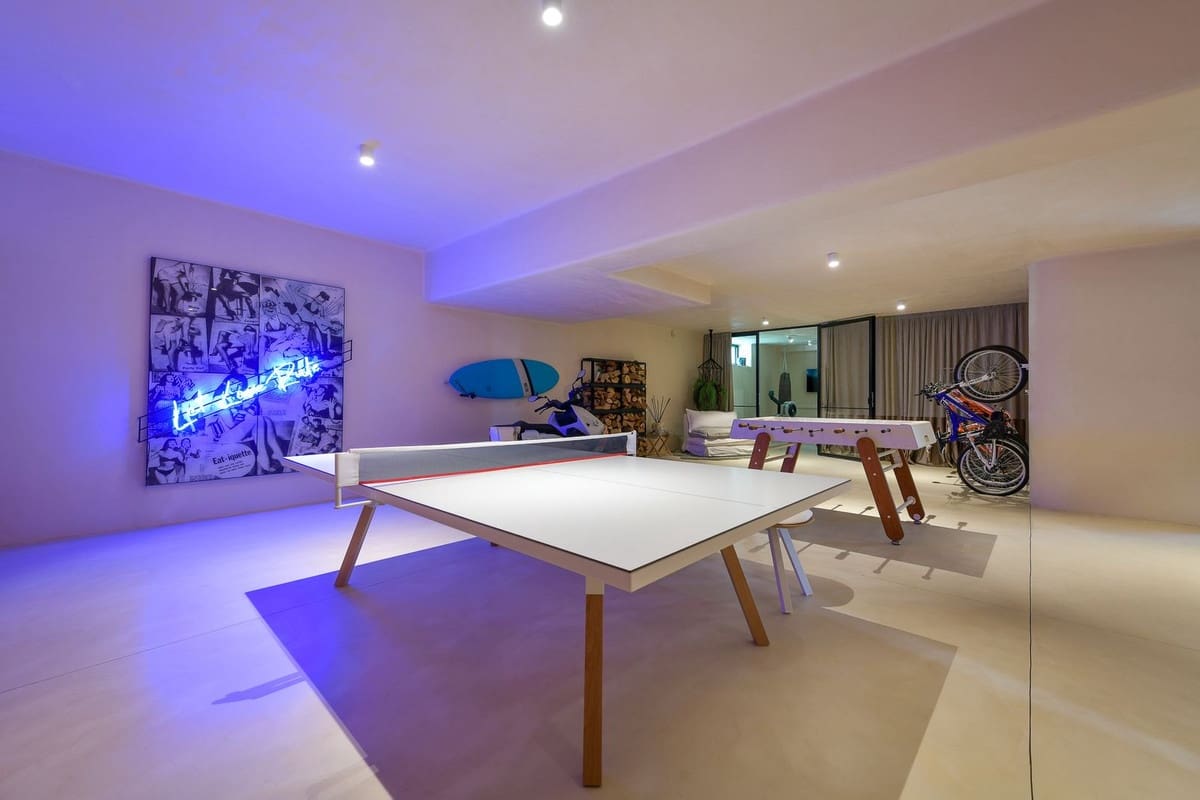 4 bedroom Villa for sale in Marbesa with garage - € 3,695,000 (Ref: 7212152)