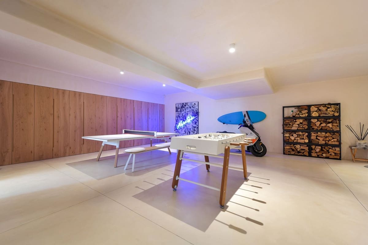 4 bedroom Villa for sale in Marbesa with garage - € 3,695,000 (Ref: 7212152)